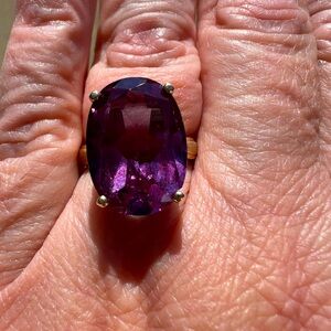 Vintage 10k yellow Gold lab grown Alexandrite